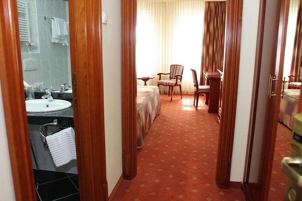 Hotel Galleria Subotica Exterior photo